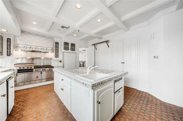 245 Crescent Bay Drive, Laguna Beach, CA 92651