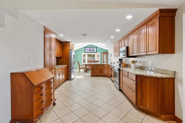 52 Coolidge Rd, Danvers, MA 01923