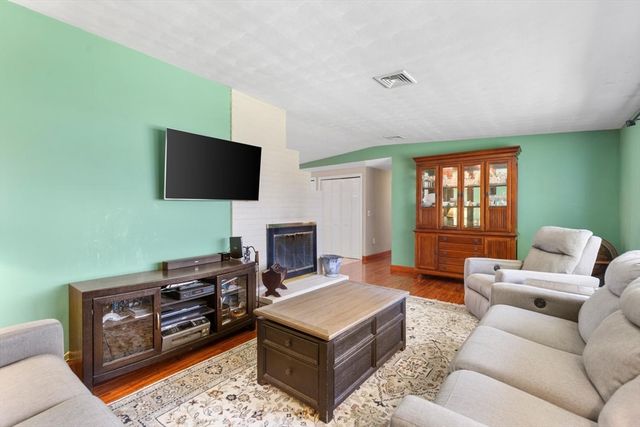 52 Coolidge Rd, Danvers, MA 01923