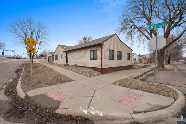 921 S Sherman Ave Avenue, Sioux Falls, SD 57104