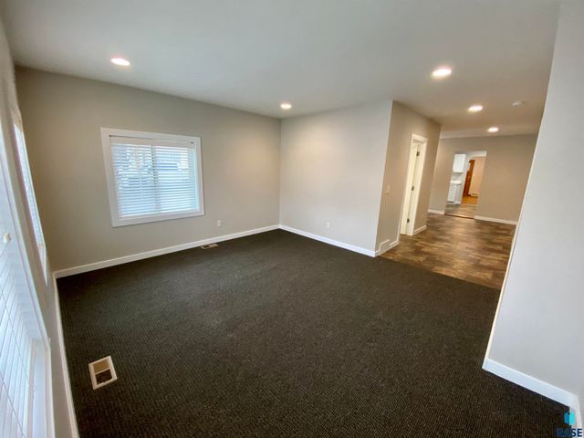 921 S Sherman Ave Avenue, Sioux Falls, SD 57104