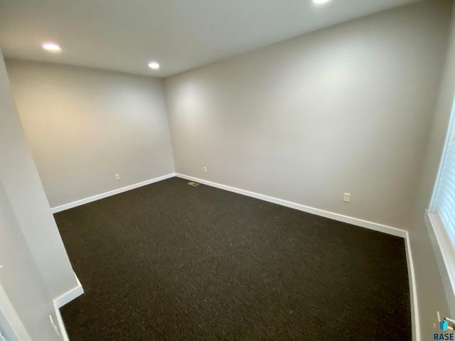 921 S Sherman Ave Avenue, Sioux Falls, SD 57104