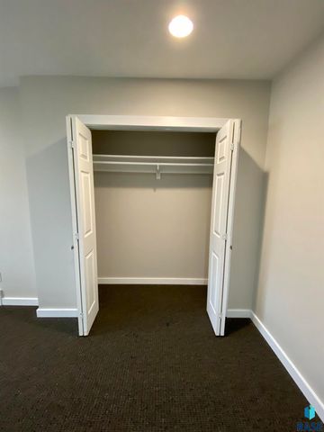 921 S Sherman Ave Avenue, Sioux Falls, SD 57104