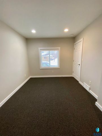 921 S Sherman Ave Avenue, Sioux Falls, SD 57104