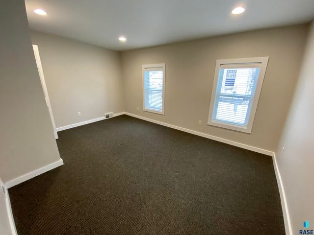 921 S Sherman Ave Avenue, Sioux Falls, SD 57104