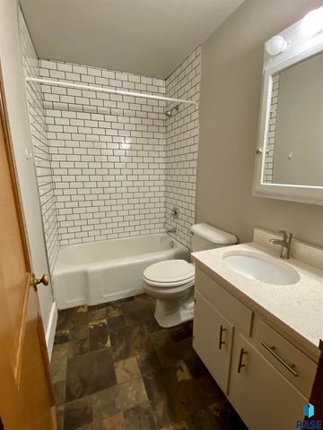 921 S Sherman Ave Avenue, Sioux Falls, SD 57104