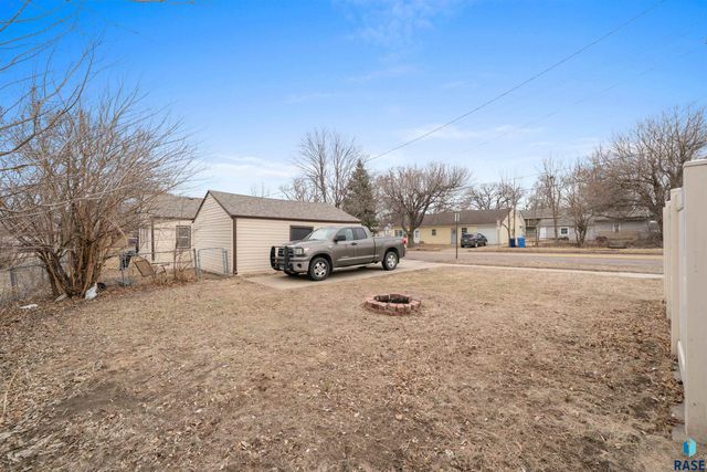 921 S Sherman Ave Avenue, Sioux Falls, SD 57104