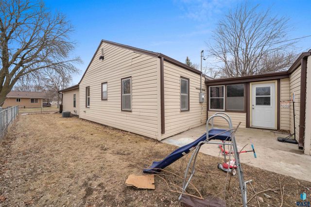 921 S Sherman Ave Avenue, Sioux Falls, SD 57104