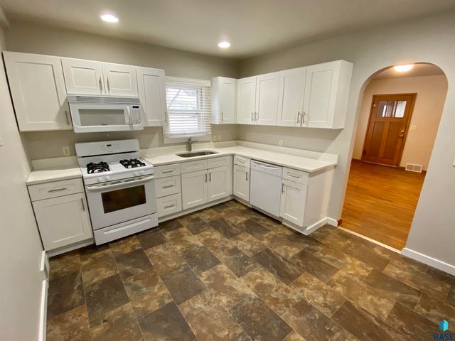 921 S Sherman Ave Avenue, Sioux Falls, SD 57104