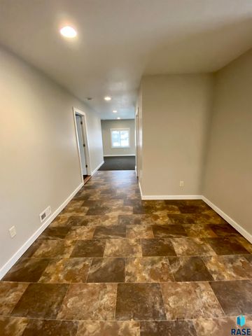 921 S Sherman Ave Avenue, Sioux Falls, SD 57104