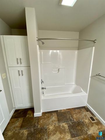 921 S Sherman Ave Avenue, Sioux Falls, SD 57104