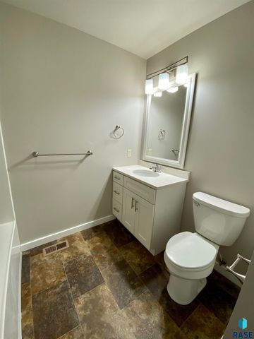 921 S Sherman Ave Avenue, Sioux Falls, SD 57104