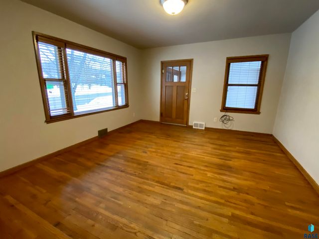 921 S Sherman Ave Avenue, Sioux Falls, SD 57104