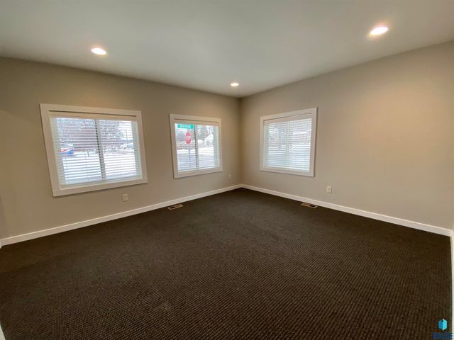921 S Sherman Ave Avenue, Sioux Falls, SD 57104