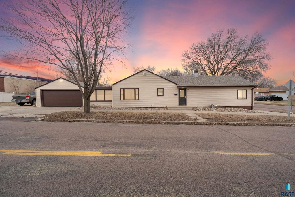 921 S Sherman Ave Avenue, Sioux Falls, SD 57104
