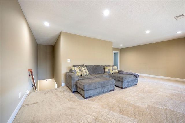 15924 Buena Vista Street, Overland Park, KS 66085