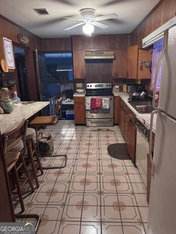 611 S Bead Street, Alma, GA 31510