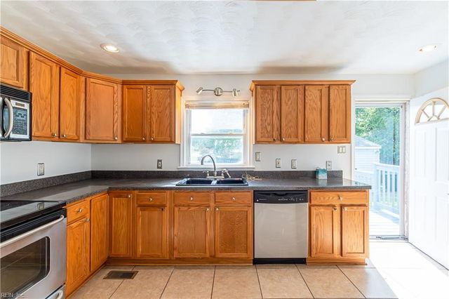 116 Twin Oaks DR, Hampton, VA 23666