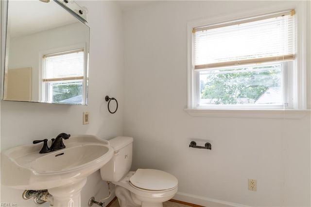 116 Twin Oaks DR, Hampton, VA 23666