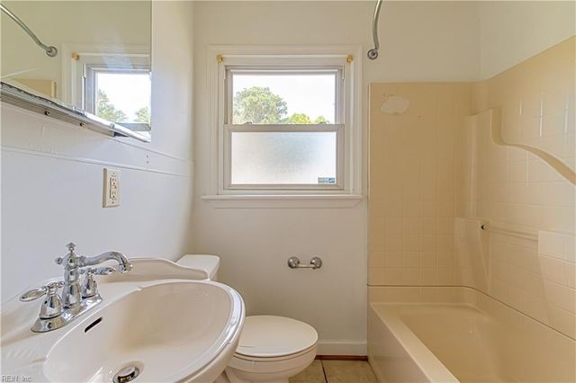 116 Twin Oaks DR, Hampton, VA 23666