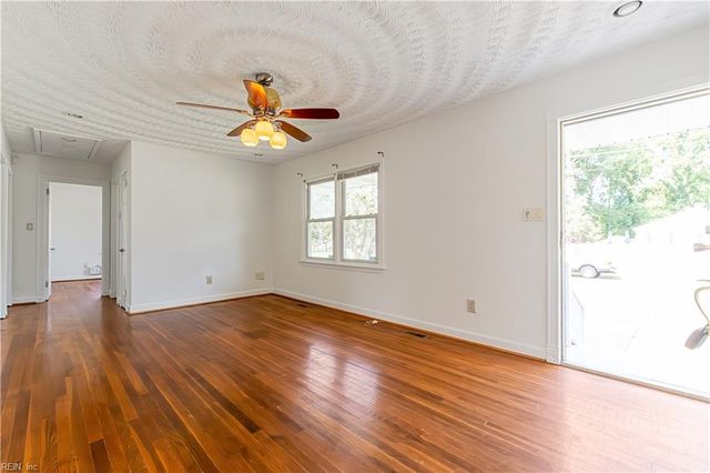 116 Twin Oaks DR, Hampton, VA 23666
