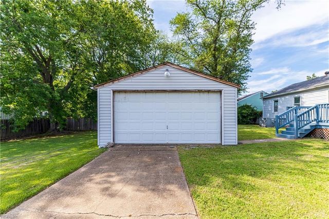 116 Twin Oaks DR, Hampton, VA 23666