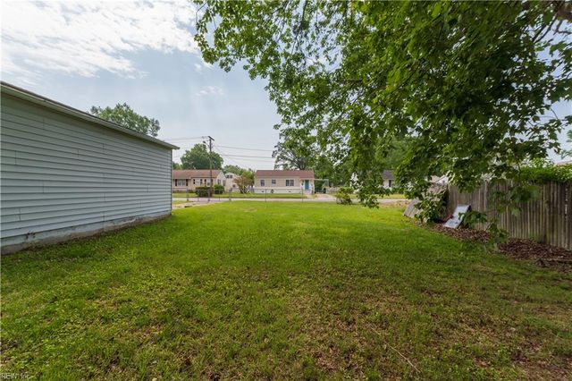 116 Twin Oaks DR, Hampton, VA 23666