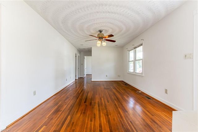 116 Twin Oaks DR, Hampton, VA 23666