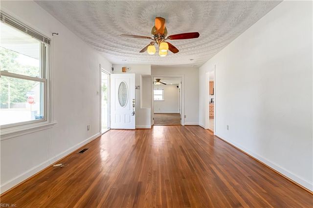116 Twin Oaks DR, Hampton, VA 23666