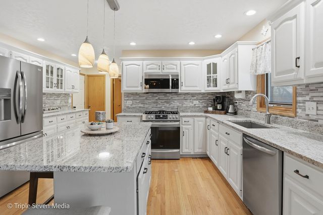 17050 Kerry Avenue, Orland Park, IL 60467