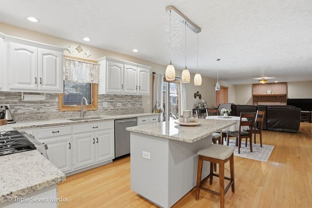 17050 Kerry Avenue, Orland Park, IL 60467