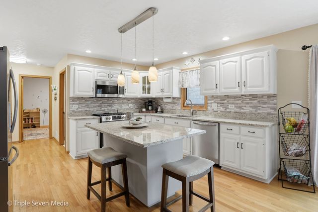 17050 Kerry Avenue, Orland Park, IL 60467