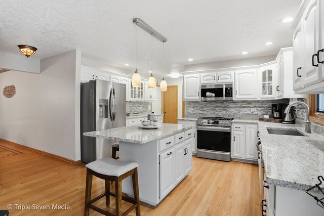 17050 Kerry Avenue, Orland Park, IL 60467