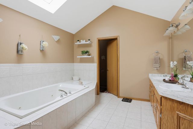 17050 Kerry Avenue, Orland Park, IL 60467