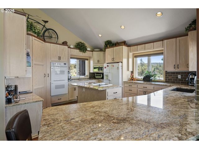 1164 Sw PARRISH Ln, Powell Butte, OR 97753