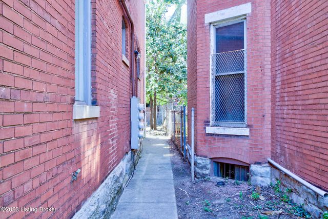 1444 S 2nd St, Louisville, KY 40208
