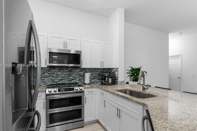 625 Bald Cypress Rd, Weston, FL 33327