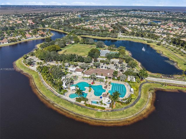 625 Bald Cypress Rd, Weston, FL 33327