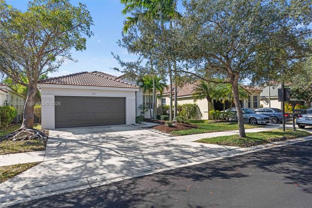 625 Bald Cypress Rd, Weston, FL 33327