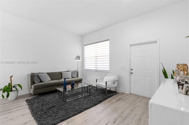 625 Bald Cypress Rd, Weston, FL 33327