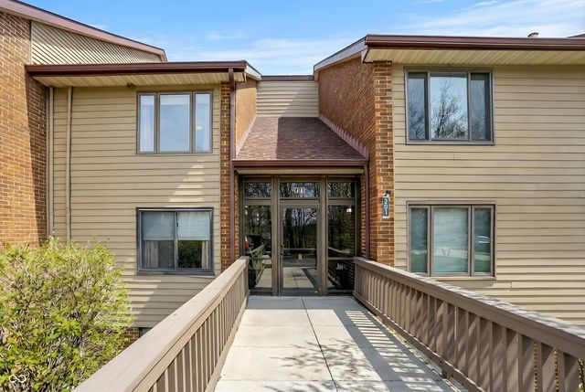 201 Bluffs Circle E, Noblesville, IN 46062