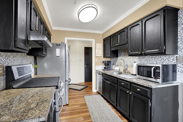 201 Bluffs Circle E, Noblesville, IN 46062