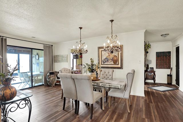 201 Bluffs Circle E, Noblesville, IN 46062