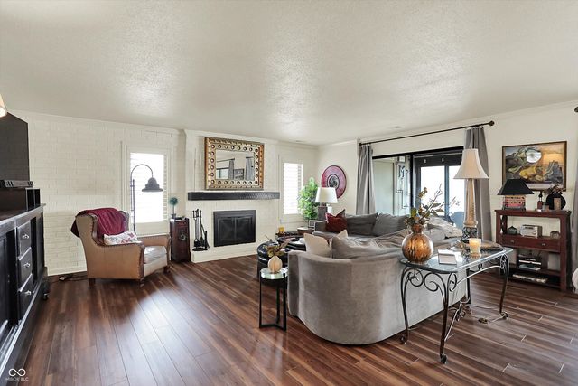 201 Bluffs Circle E, Noblesville, IN 46062