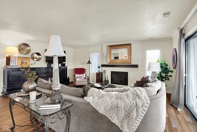 201 Bluffs Circle E, Noblesville, IN 46062