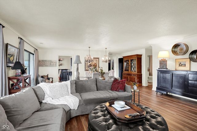 201 Bluffs Circle E, Noblesville, IN 46062