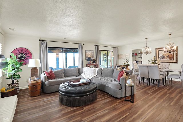 201 Bluffs Circle E, Noblesville, IN 46062