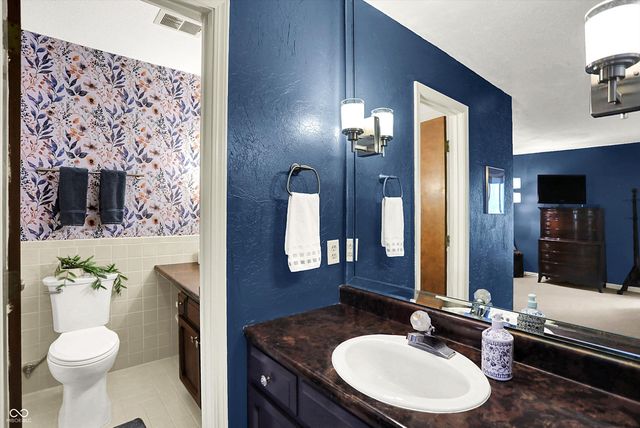 201 Bluffs Circle E, Noblesville, IN 46062