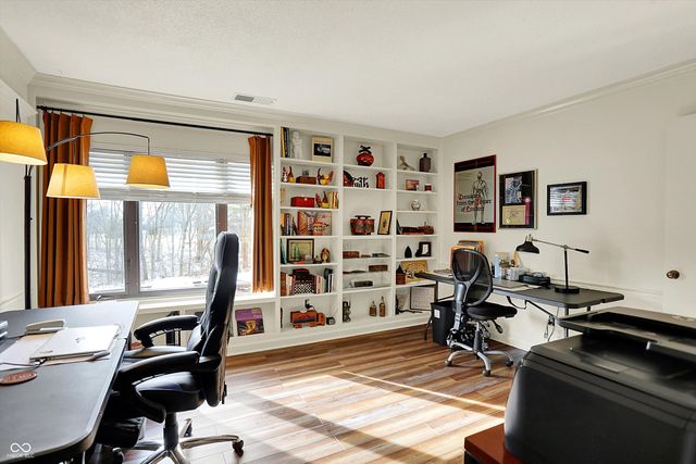 201 Bluffs Circle E, Noblesville, IN 46062