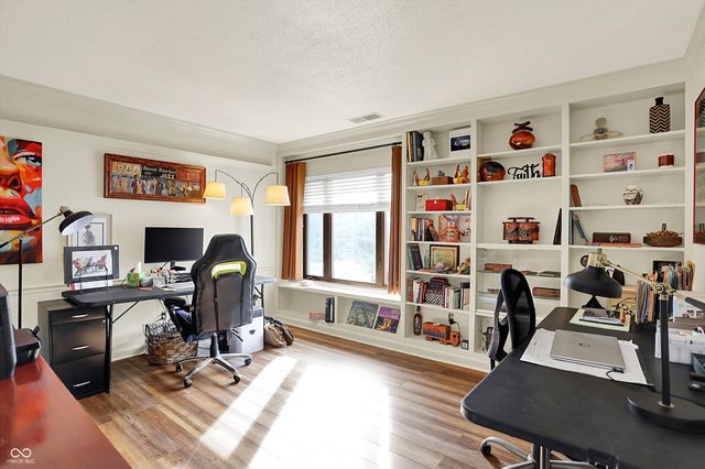 201 Bluffs Circle E, Noblesville, IN 46062